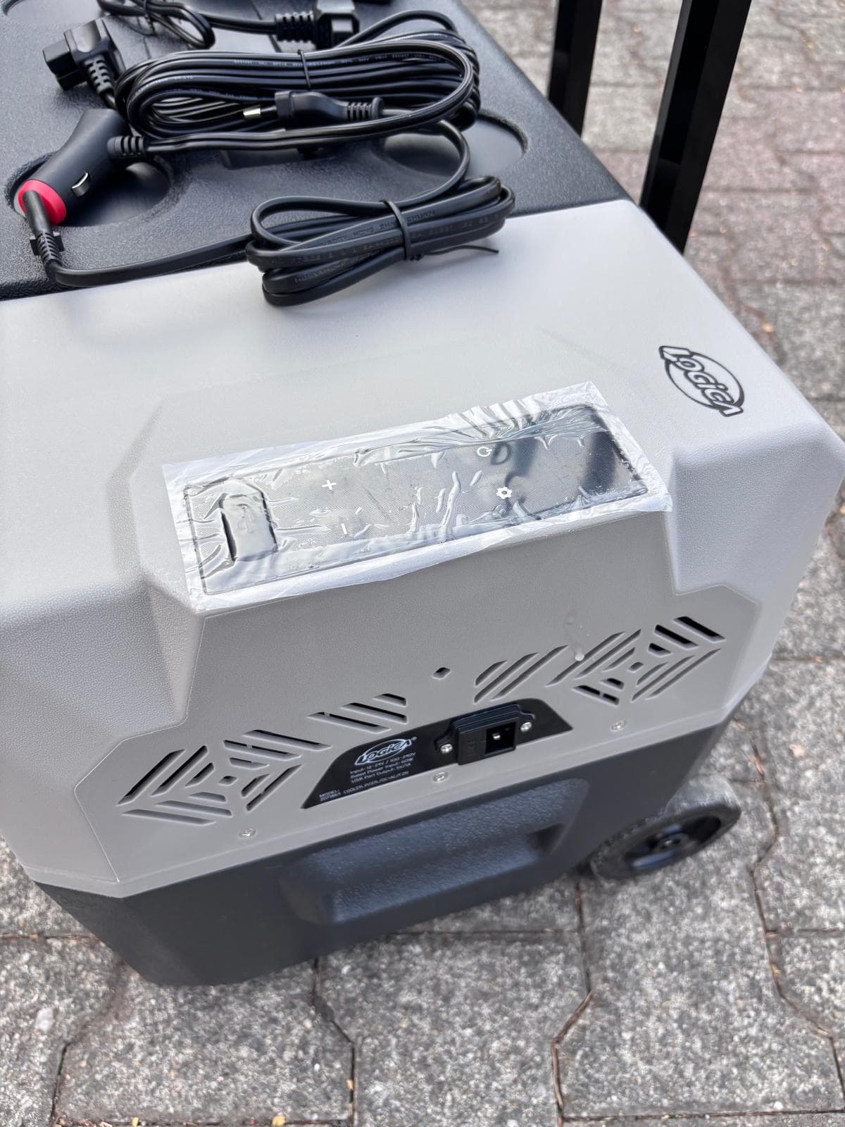 Noleggio Frigorifero Portatile a Compressore (12V / 230V) con Ruote — foto 4